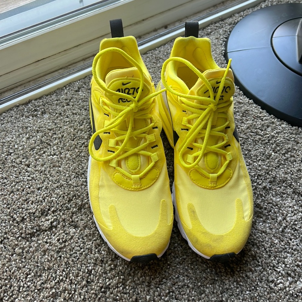 Yellow Nike Airmax
